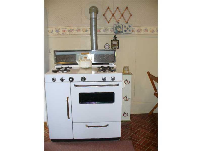 98 Old Schoolhouse Road Georgetown, ME 04548 - Photo 4 of 16 Kitchen.