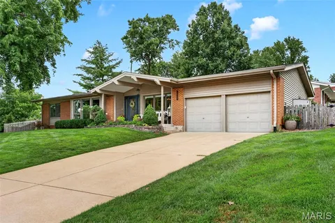 $535,000 | 13203 Dartagnan Court, St. Louis, MO 63141
