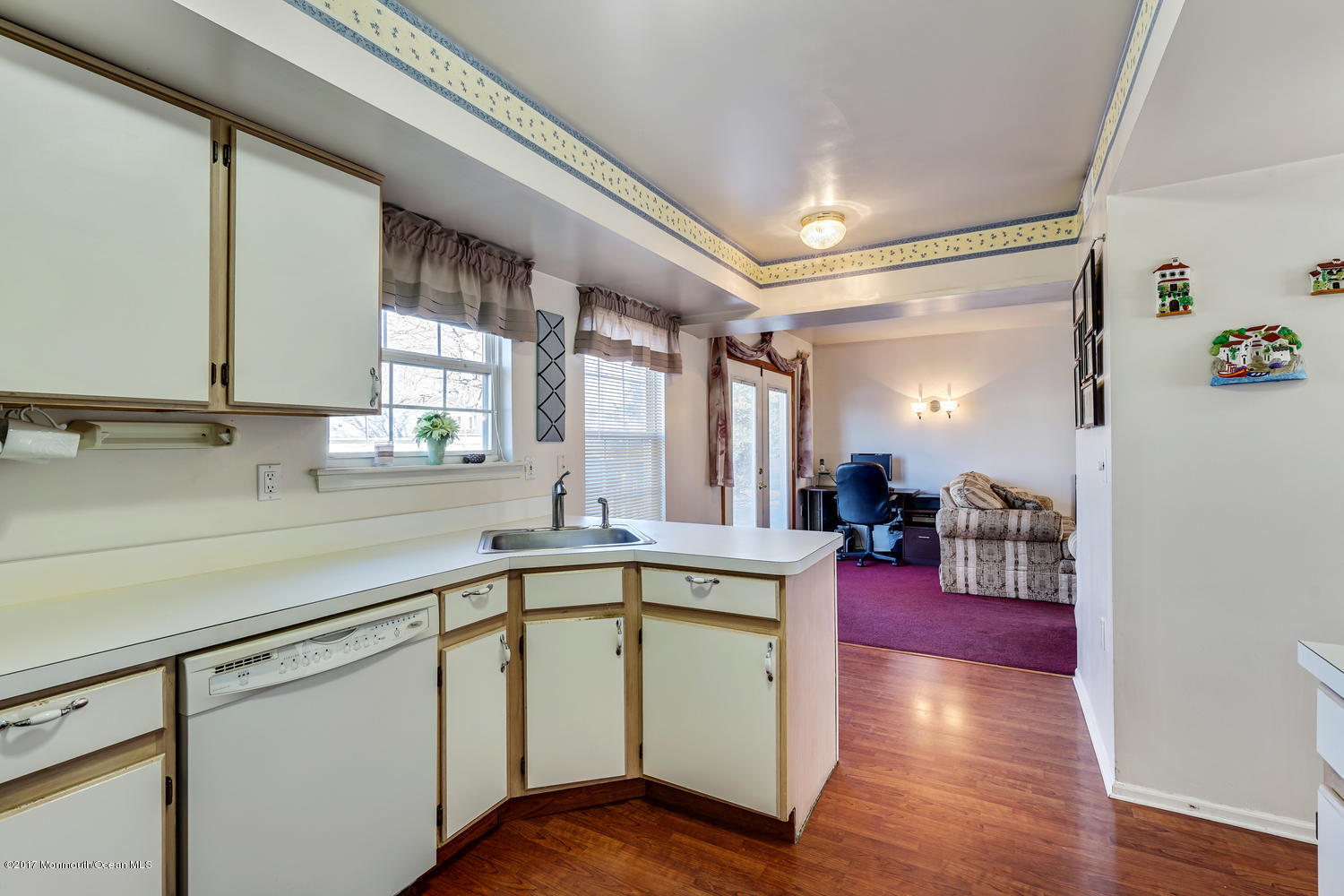 18 Shadow Ridge Court Howell, NJ 07731 - Photo 16 of 26 18 Shadow Ridge Ct Howell NJ-large-018-1