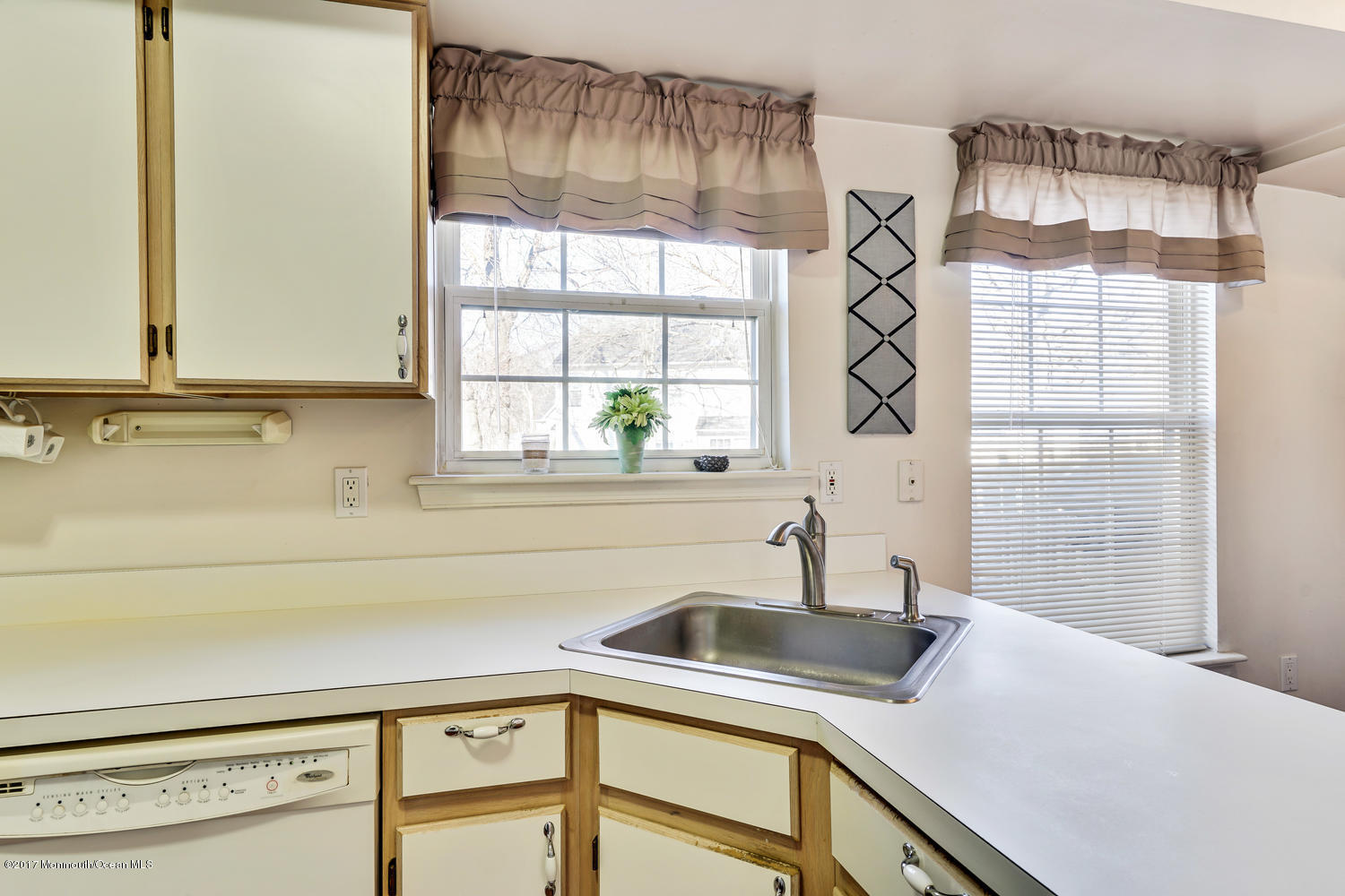18 Shadow Ridge Court Howell, NJ 07731 - Photo 17 of 26 18 Shadow Ridge Ct Howell NJ-large-019-1
