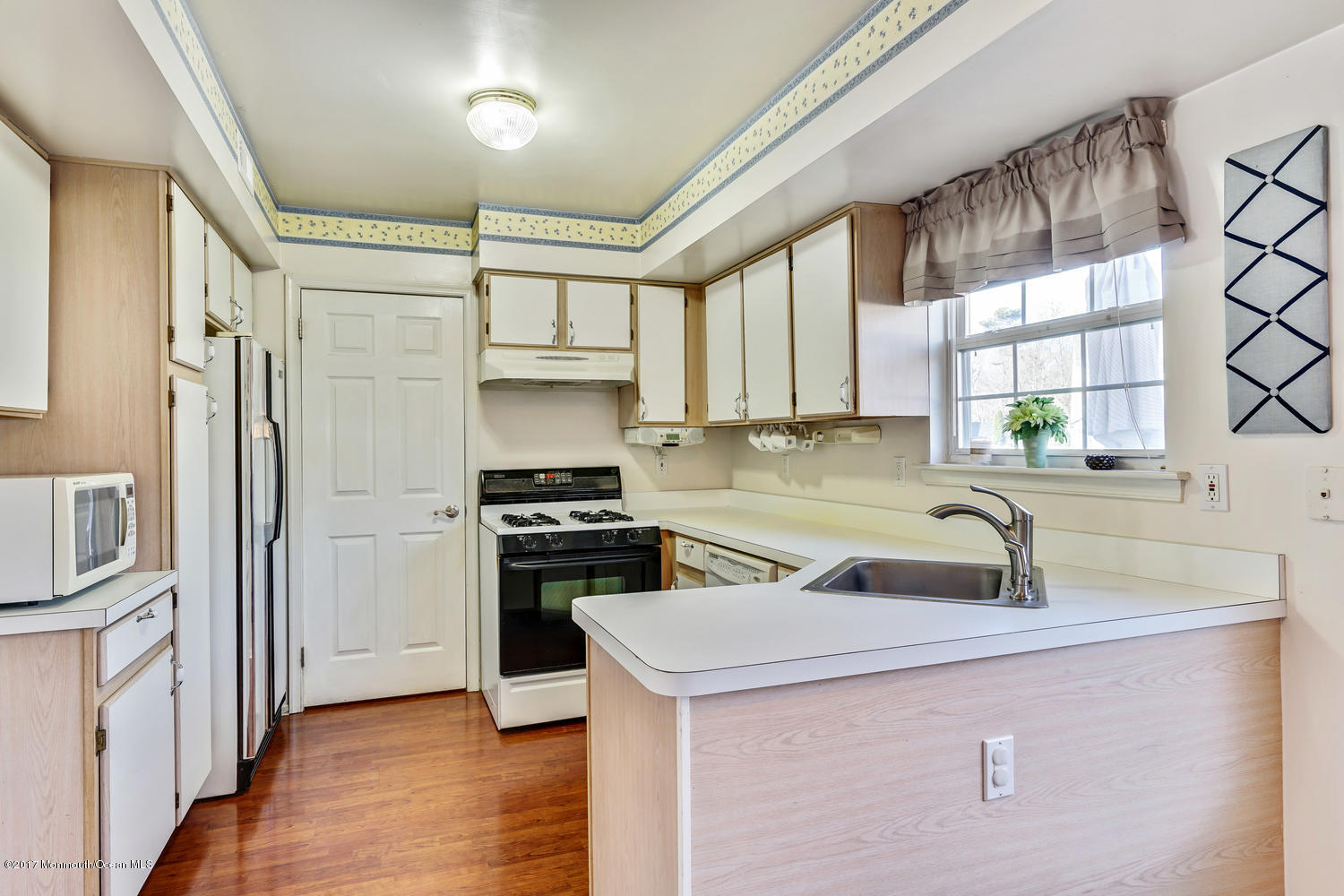 18 Shadow Ridge Court Howell, NJ 07731 - Photo 19 of 26 18 Shadow Ridge Ct Howell NJ-large-021-1