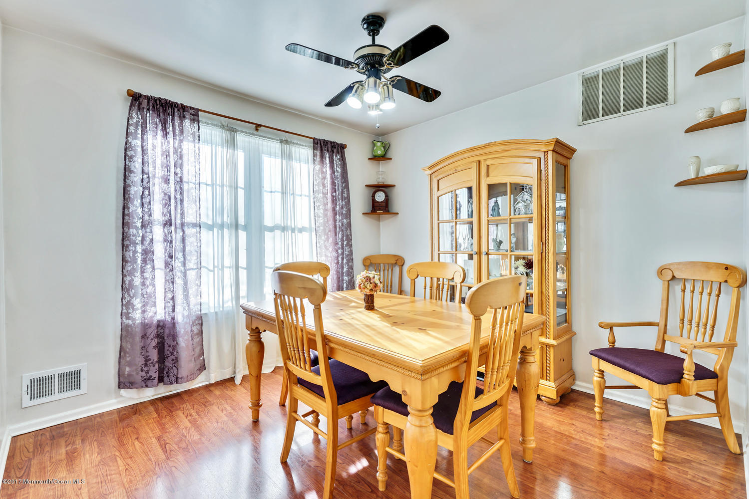 18 Shadow Ridge Court Howell, NJ 07731 - Photo 5 of 26 18 Shadow Ridge Ct Howell NJ-large-010-8