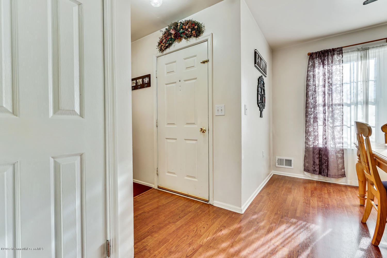 18 Shadow Ridge Court Howell, NJ 07731 - Photo 8 of 26 18 Shadow Ridge Ct Howell NJ-large-008-9