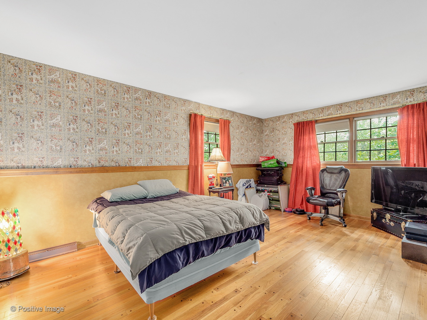 S206 Summit Drive Winfield, IL 60190 - Photo 23 of 34 a bedroom with a bed a table and chair