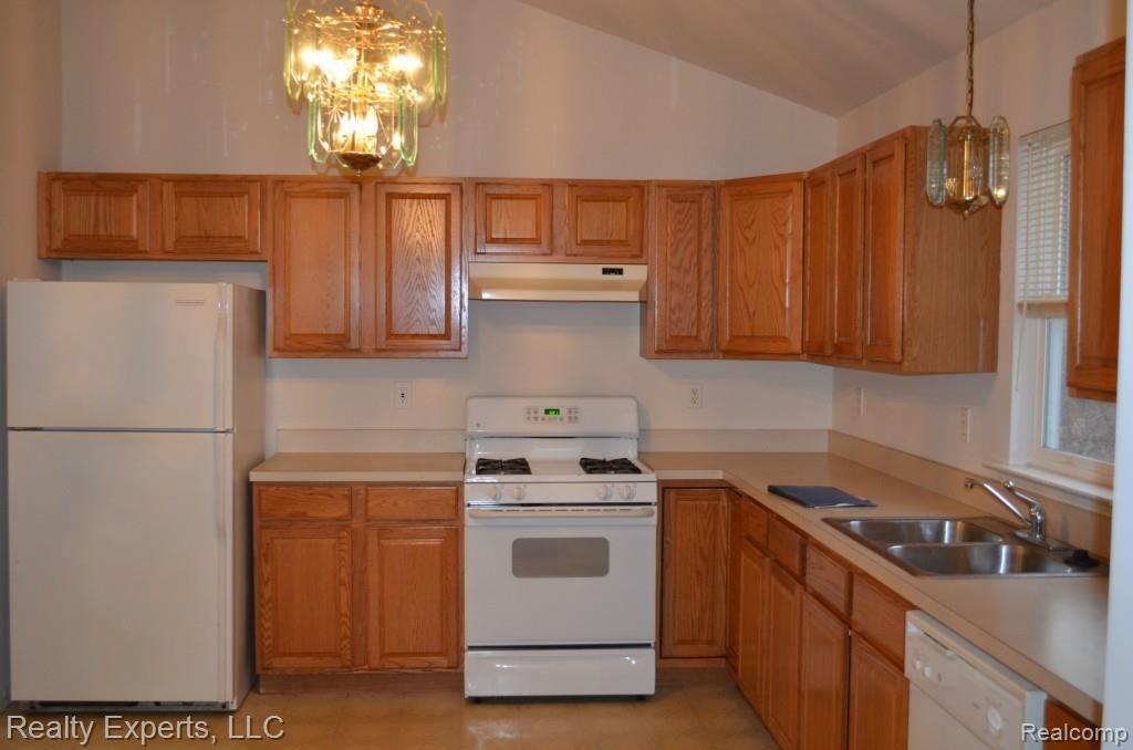 50300 Willow Road Belleville, MI 48111 - Photo 8 of 27 Plenty of storage