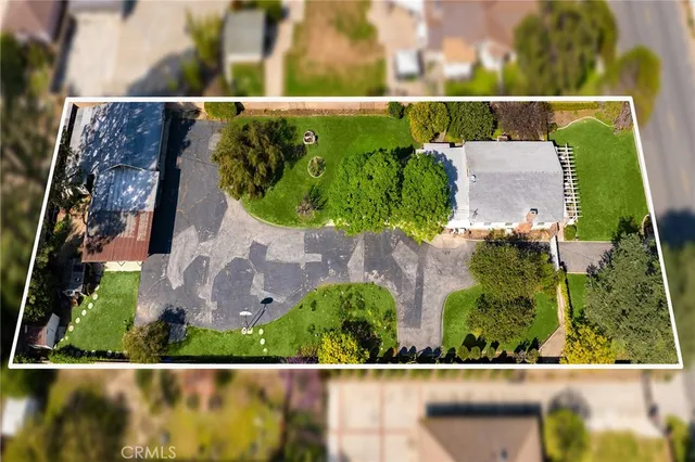 an aerial view of a tennis court