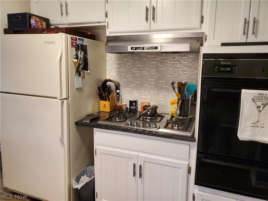 6442 Fairhaven Road Cleveland, OH 44124 - Photo 10 of 28