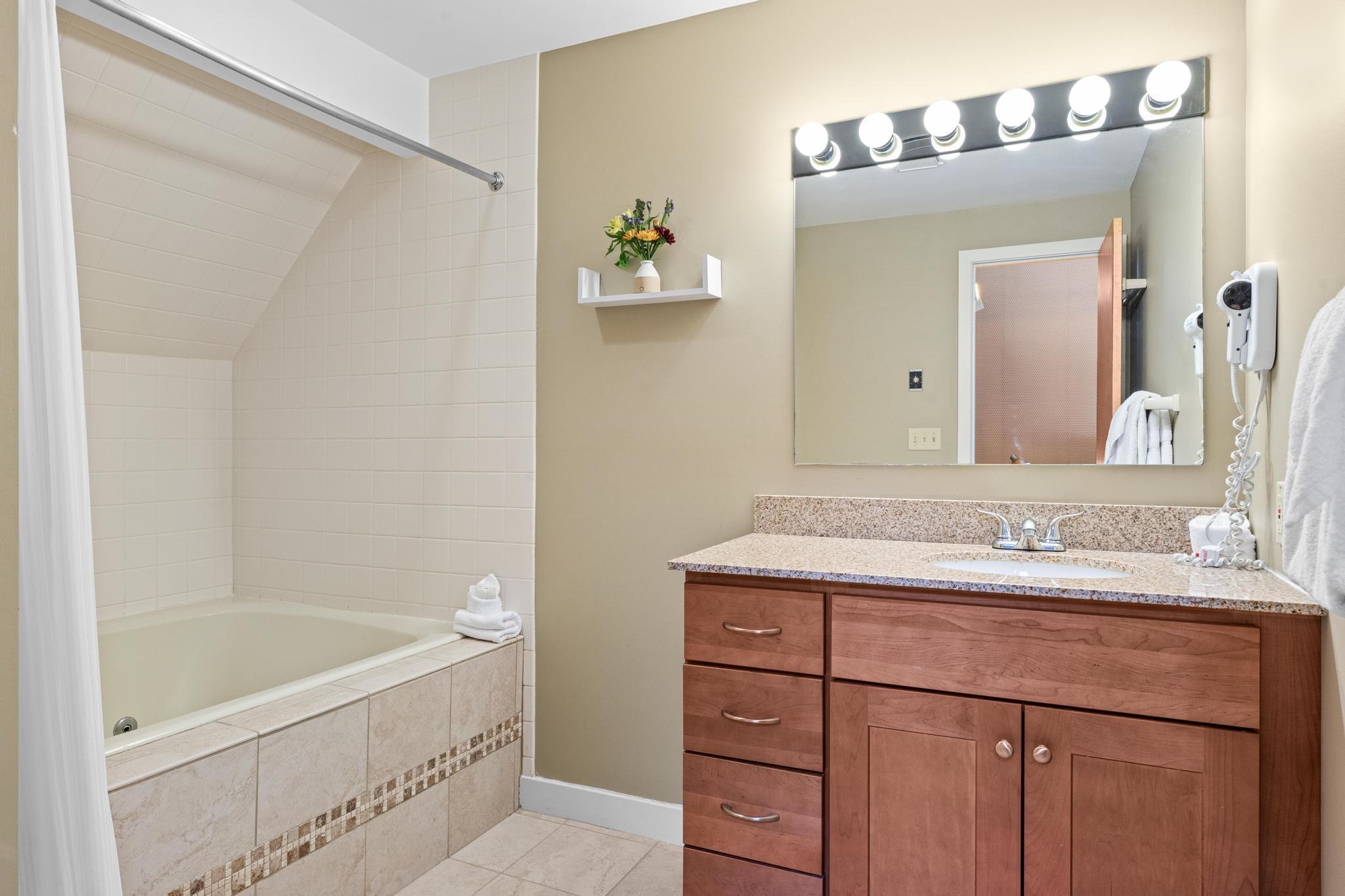 788 East Mountain Road, Unit D4 Killington, VT 05751 - Photo 11 of 34 Gallery Image 11