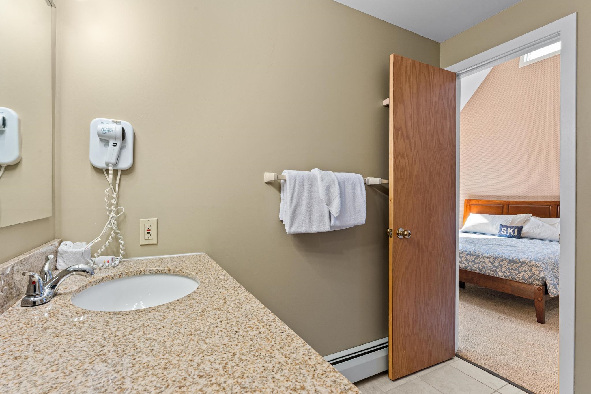 788 East Mountain Road, Unit D4 Killington, VT 05751 - Photo 14 of 34 Gallery Image 14