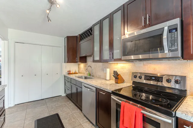 $1,950 | 6339 Del Monte Drive, Unit 95, Houston, TX 77057