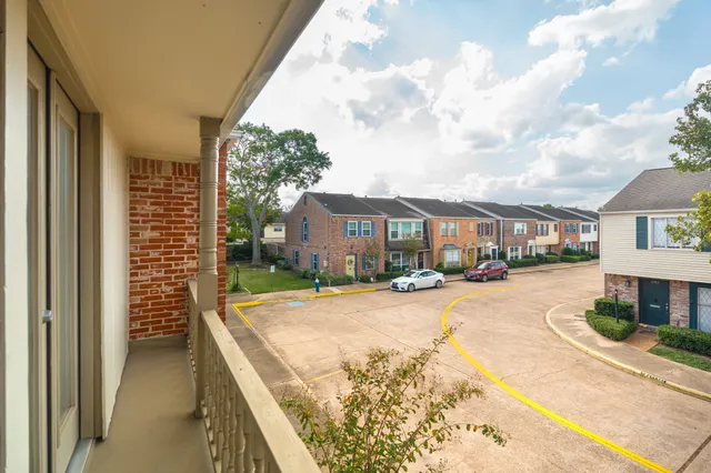 $1,950 | 6339 Del Monte Drive, Unit 95, Houston, TX 77057
