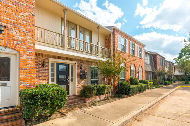 $1,950 | 6339 Del Monte Drive, Unit 95, Houston, TX 77057