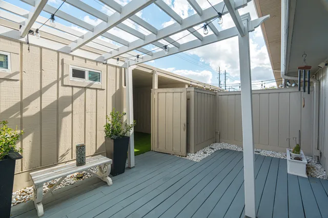 $1,950 | 6339 Del Monte Drive, Unit 95, Houston, TX 77057