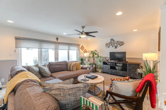 $1,950 | 6339 Del Monte Drive, Unit 95, Houston, TX 77057