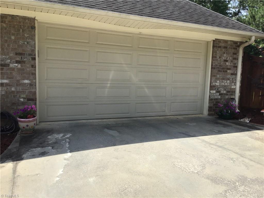 1890 Happy Hill Road Lexington, NC 27295 - Photo 25 of 35 living room