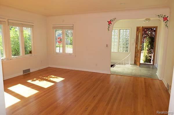 1116 Harvard Road Berkley, MI 48072 - Photo 4 of 9 Towards Front door