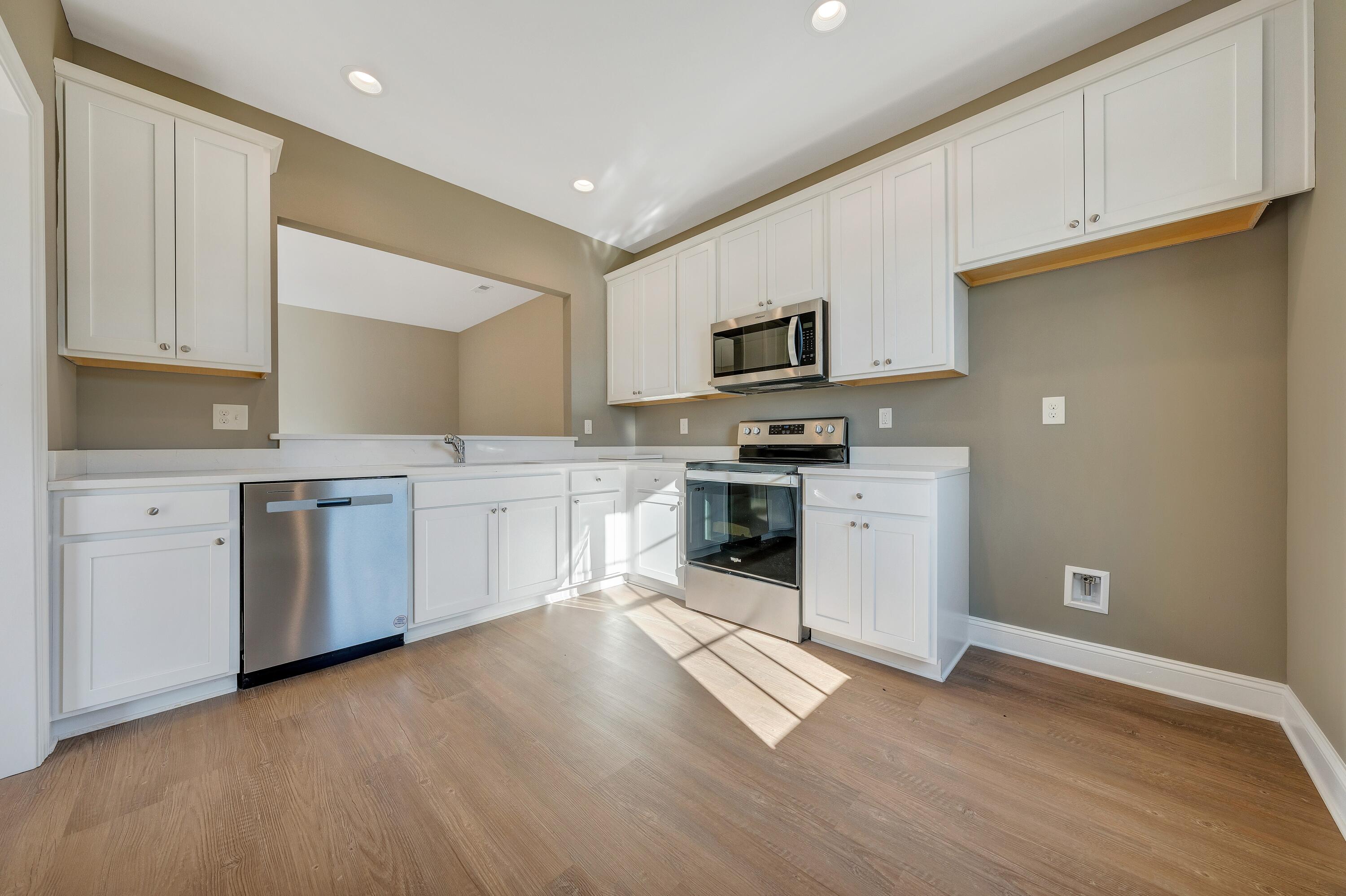 5679 Huntridge Road Roanoke, VA 24012 - Photo 8 of 14 9. Kitchen