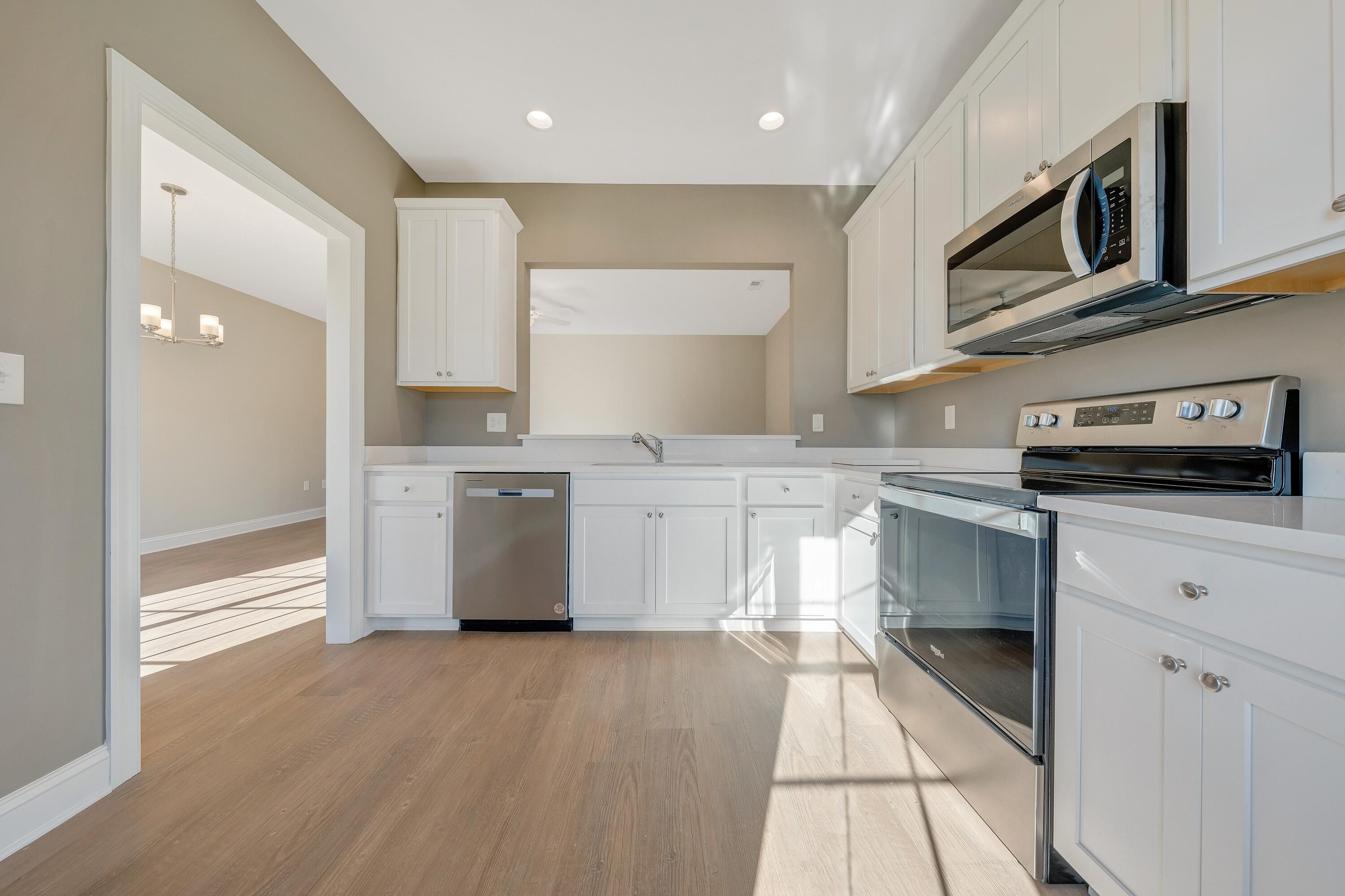 5679 Huntridge Road Roanoke, VA 24012 - Photo 9 of 14 10. Kitchen