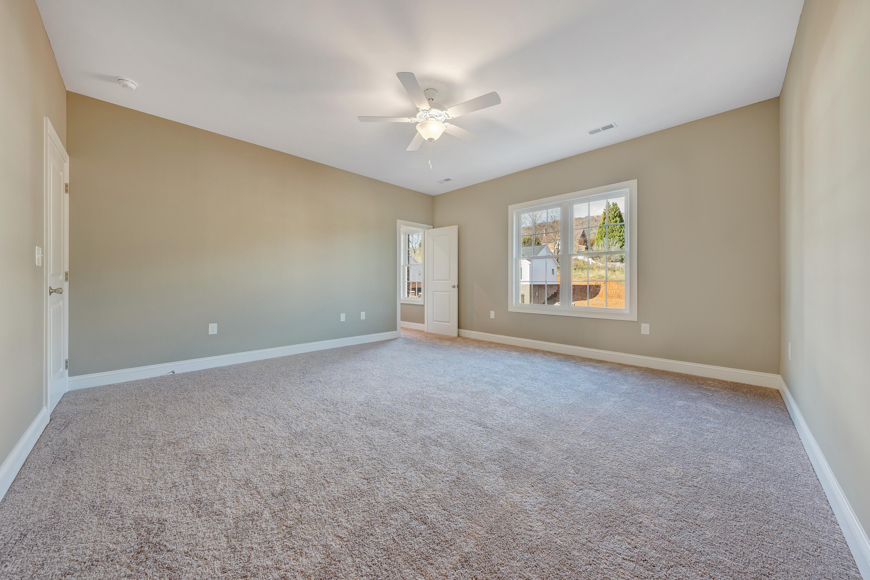 5679 Huntridge Road Roanoke, VA 24012 - Photo 10 of 14 11. Master bed