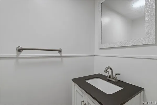 $2,600 | 4 Villa Moraine Drive, Cheektowaga, NY 14225