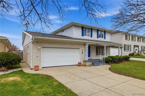 $2,600 | 4 Villa Moraine Drive, Cheektowaga, NY 14225