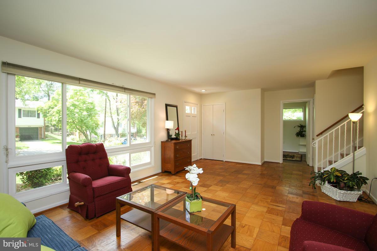 10701 Glenwild Road Silver Spring, MD 20901 - Photo 3 of 30 Living Room
