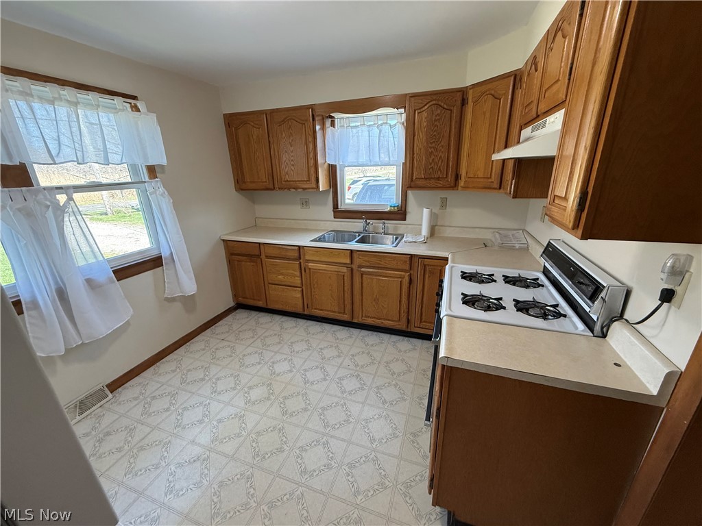 17373 Stocking Road Thompson, OH 44086 - Photo 5 of 37 Kitchen