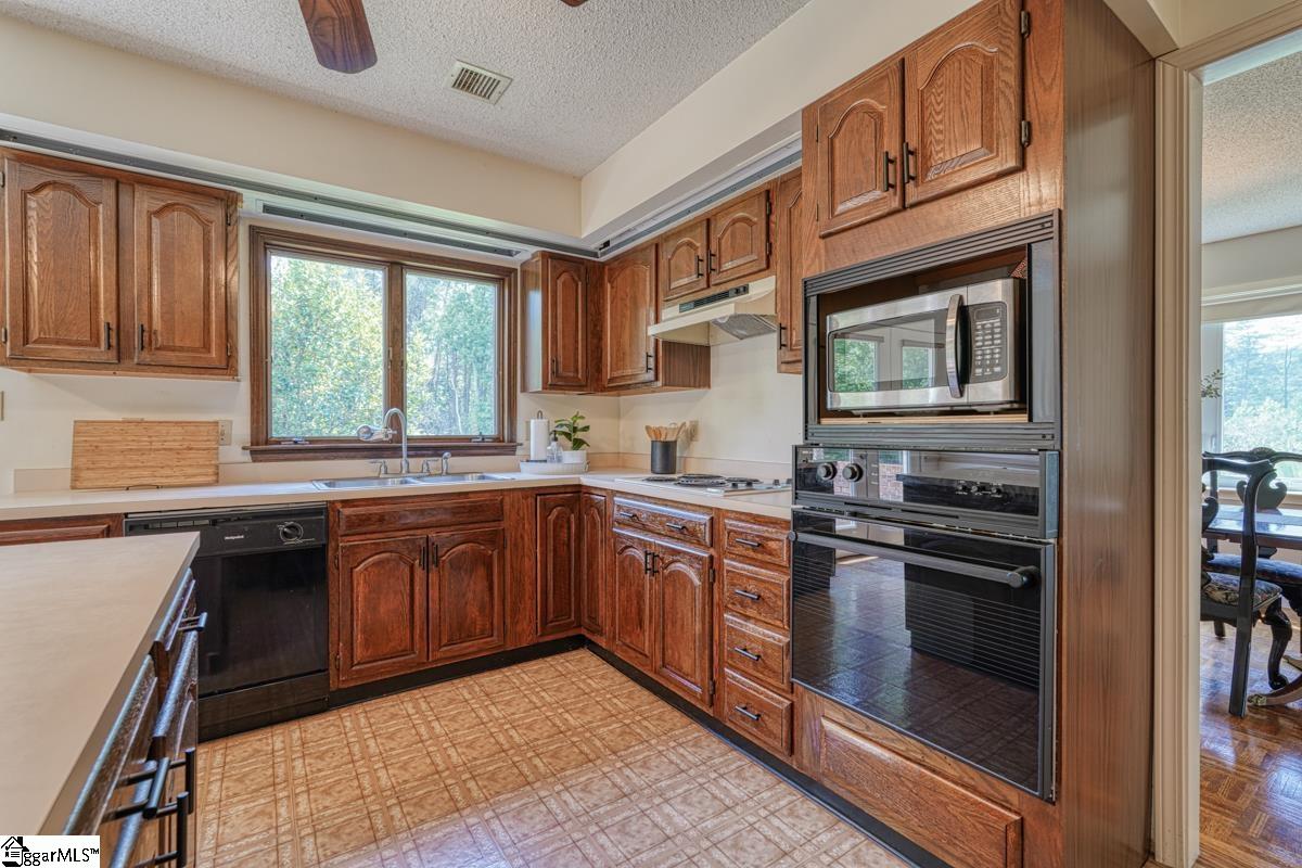 425 State Rd S-42-7023 Campobello, SC 29322 - Photo 12 of 32 Gallery Image 12