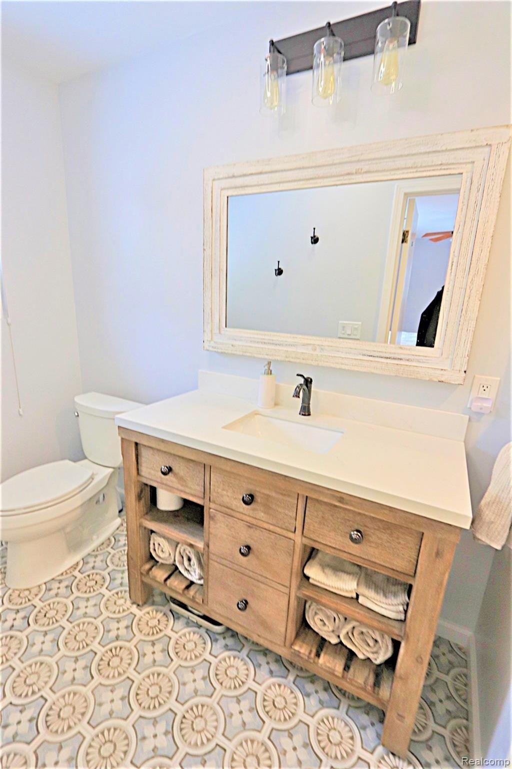 7141 Fairhill Road Bloomfield Hills, MI 48301 - Photo 17 of 47 Master Bathroom