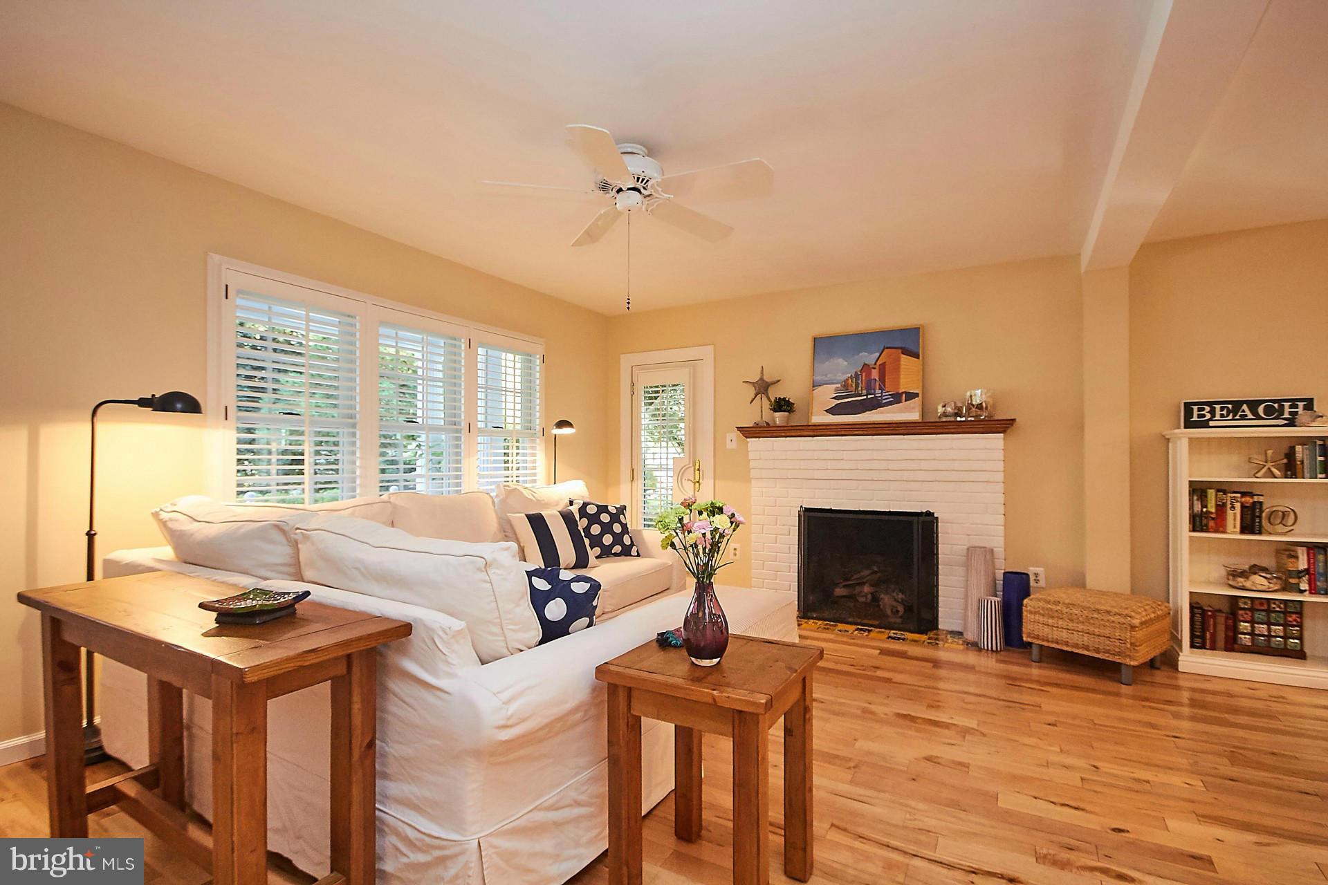 2816 Cameron Road Falls Church, VA 22042 - Photo 6 of 27 Living Room