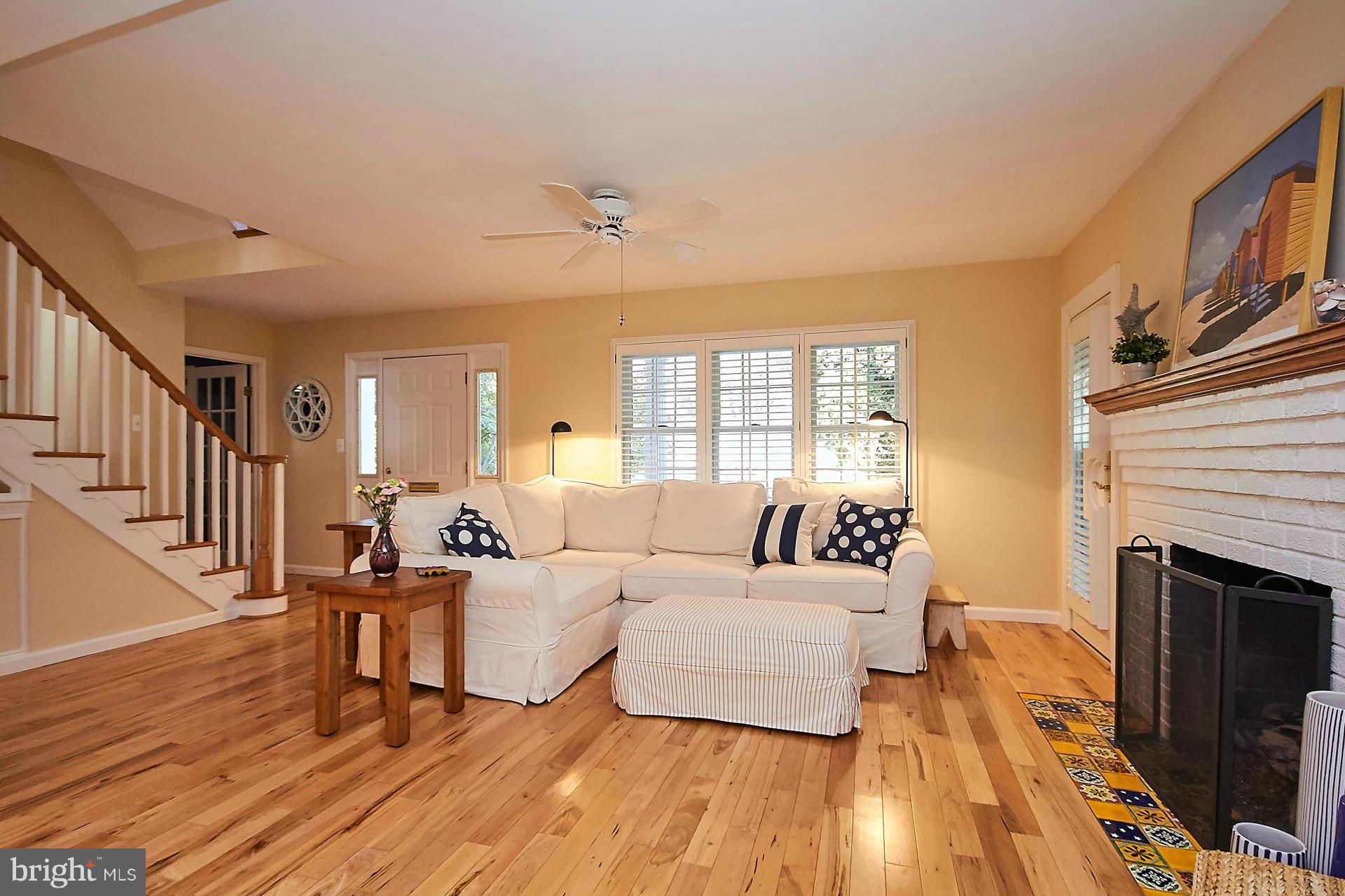 2816 Cameron Road Falls Church, VA 22042 - Photo 7 of 27 Living Room