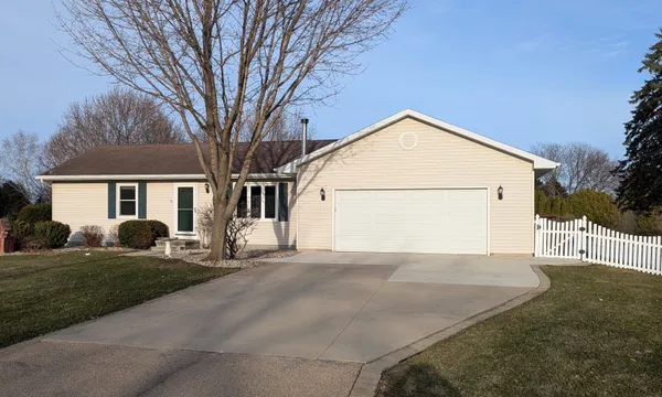 $325,000 | 4814 County Road R, Oshkosh, WI 54902