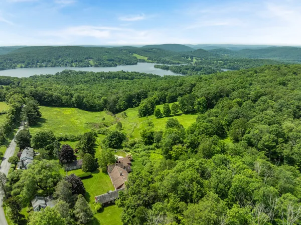$6,999,999 | 132 Curtiss Road, Warren, CT 06777