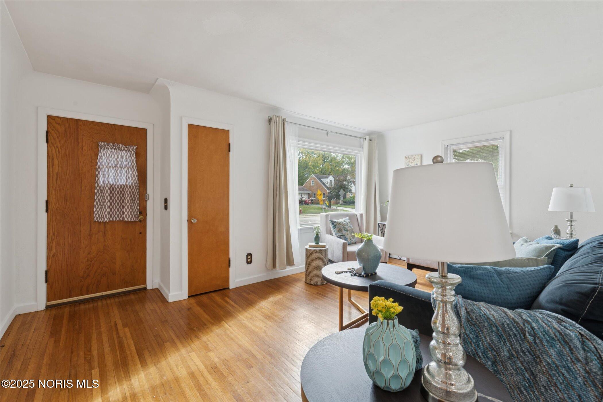 4528 Devonshire Road Toledo, OH 43614 - Photo 8 of 21 11-4528-Devonshire-Rd-WindowStill-Photog