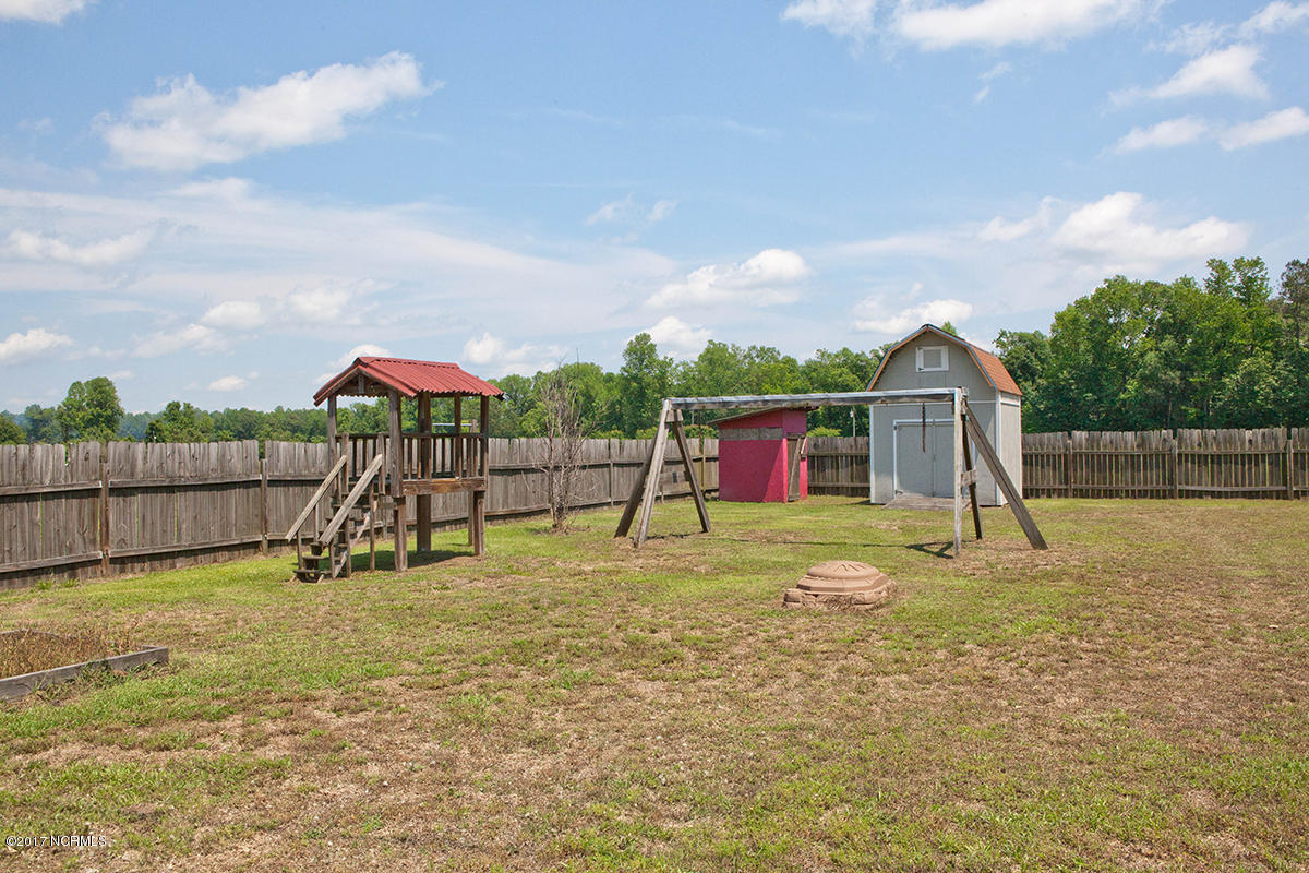 237 Coston Road Richlands, NC 28574 - Photo 5 of 20 237 Coston shed