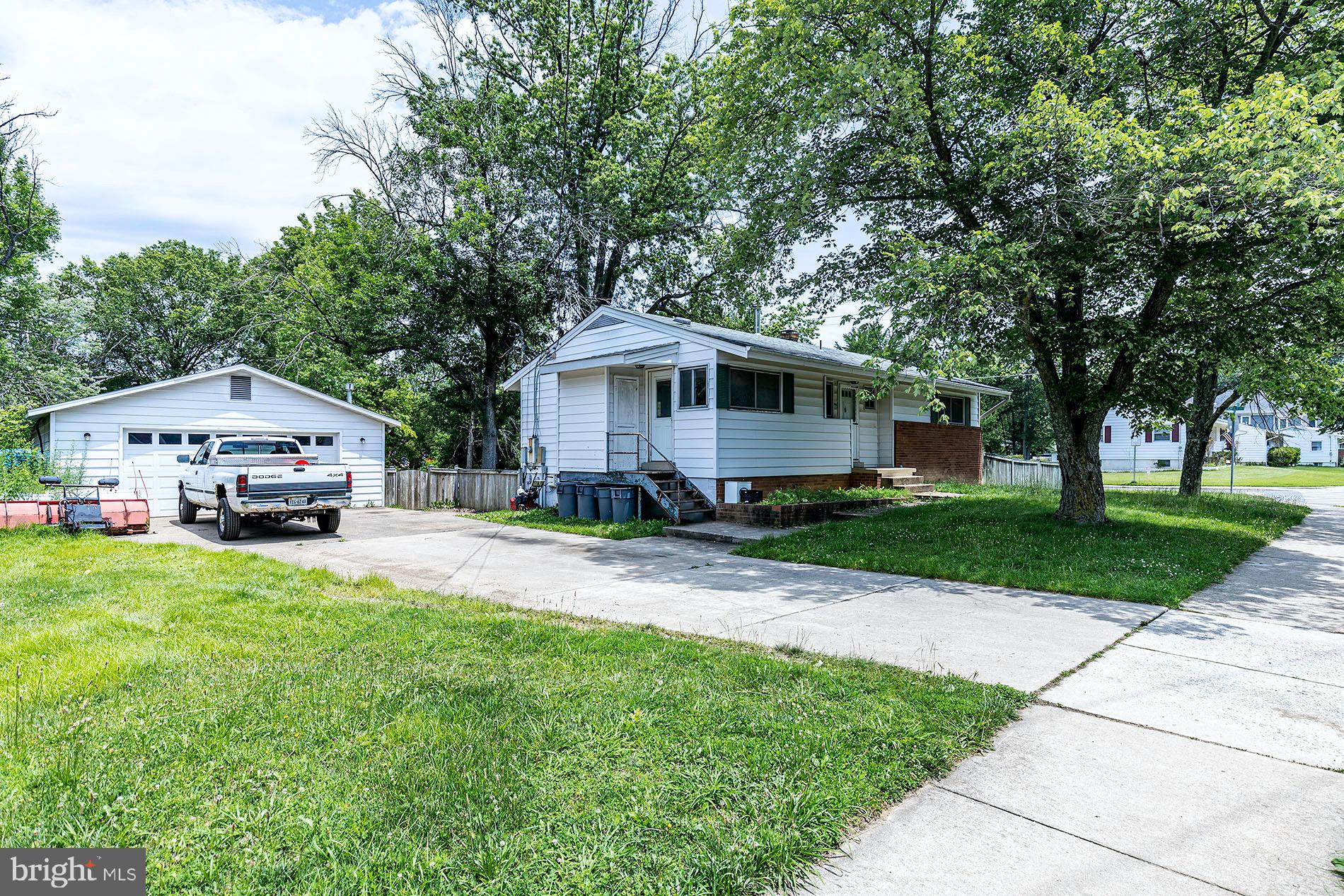 410 Branch Road Southeast Vienna, VA 22180 - Photo 3 of 10