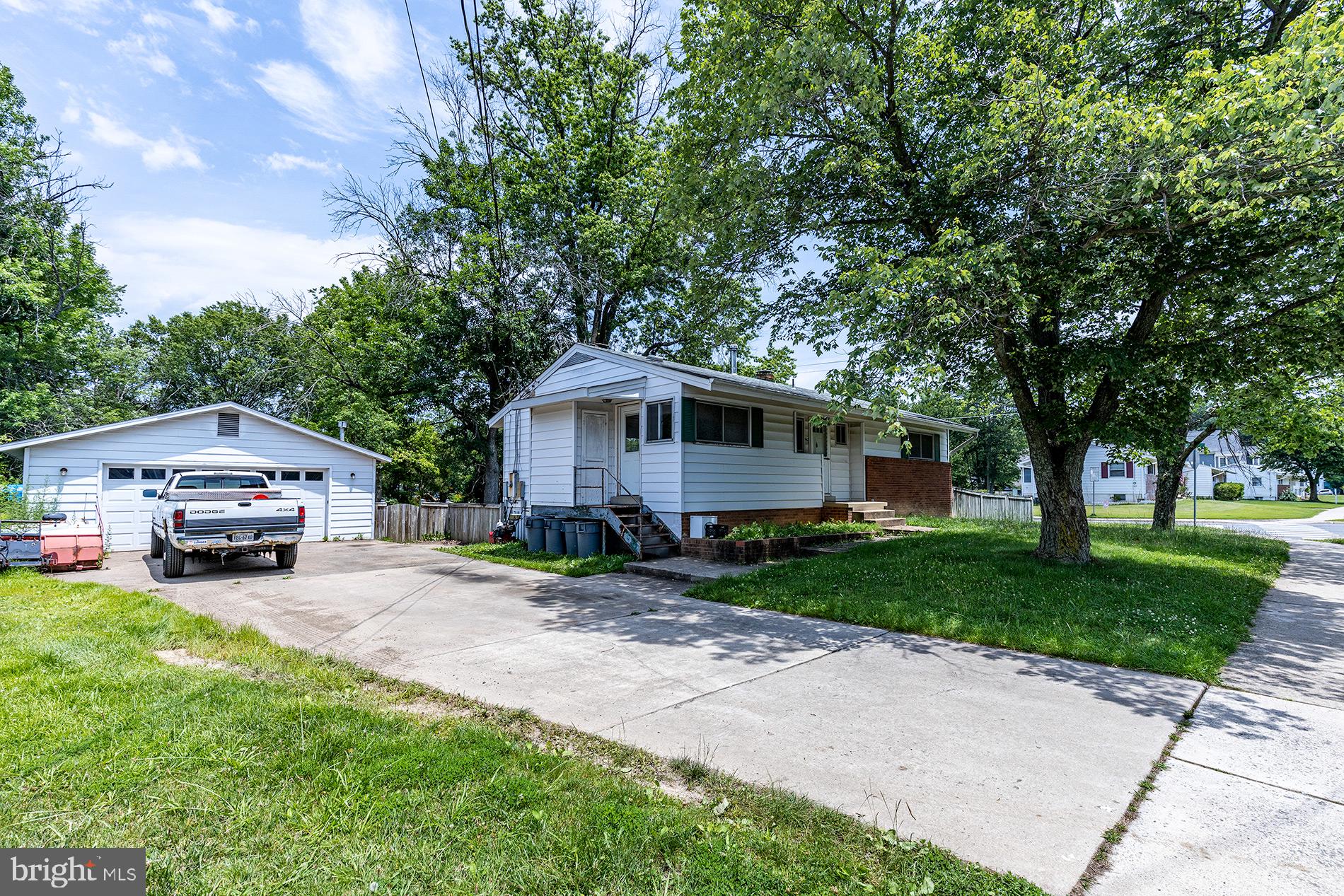 410 Branch Road Southeast Vienna, VA 22180 - Photo 6 of 10