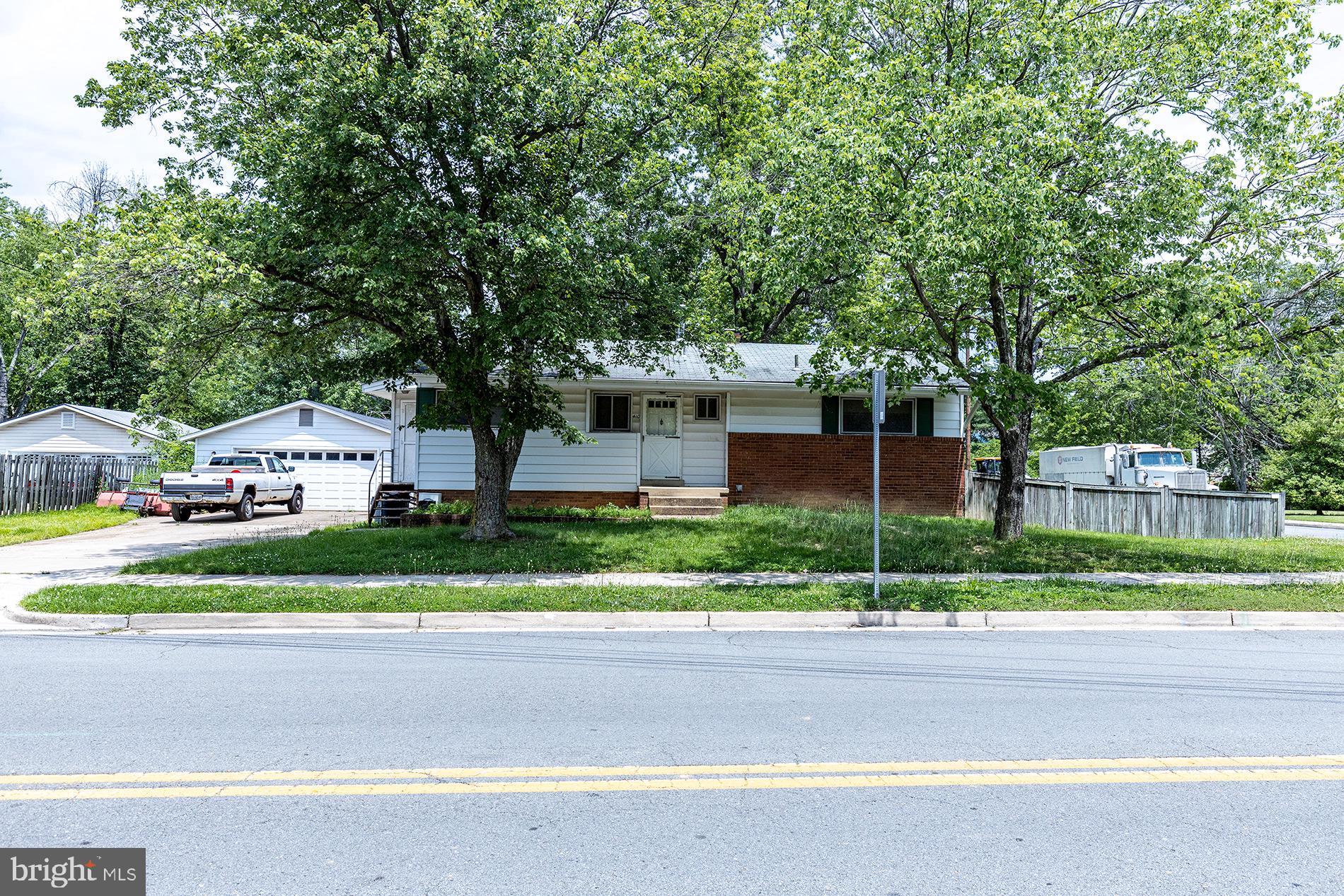 410 Branch Road Southeast Vienna, VA 22180 - Photo 8 of 10