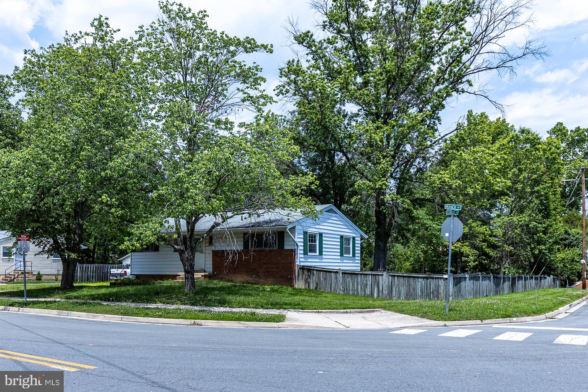 410 Branch Road Southeast Vienna, VA 22180 - Photo 9 of 10