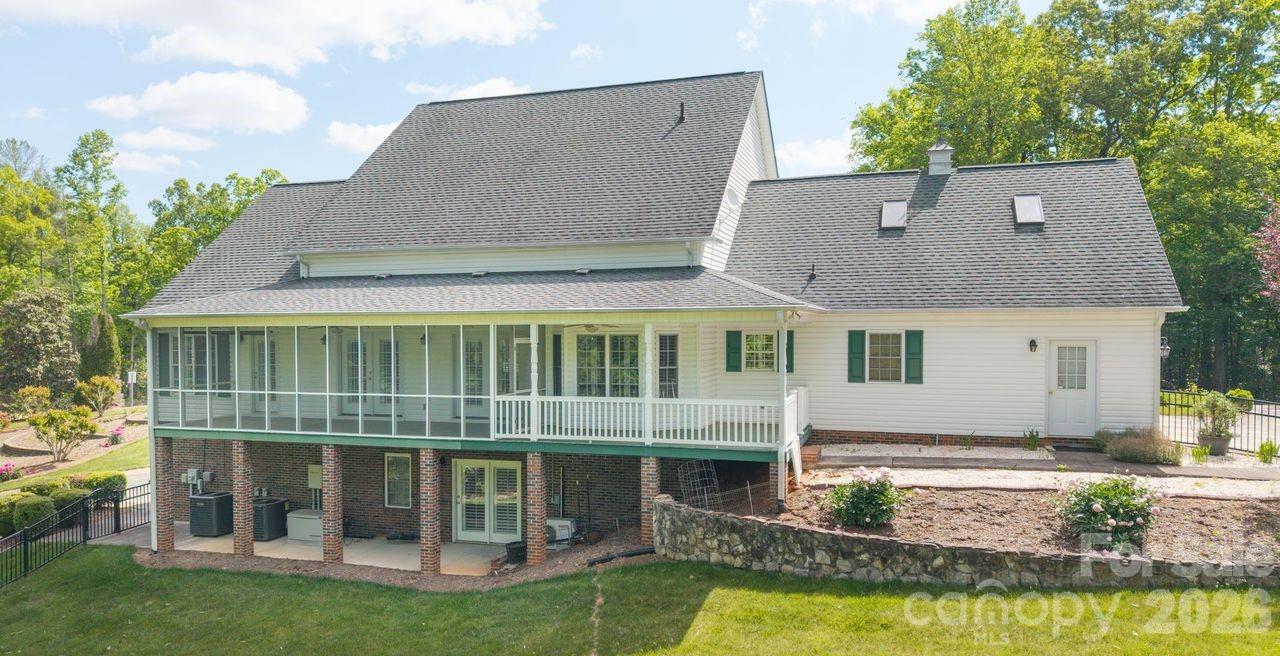 1857 Little John Road Morganton, NC 28655 - Photo 4 of 39