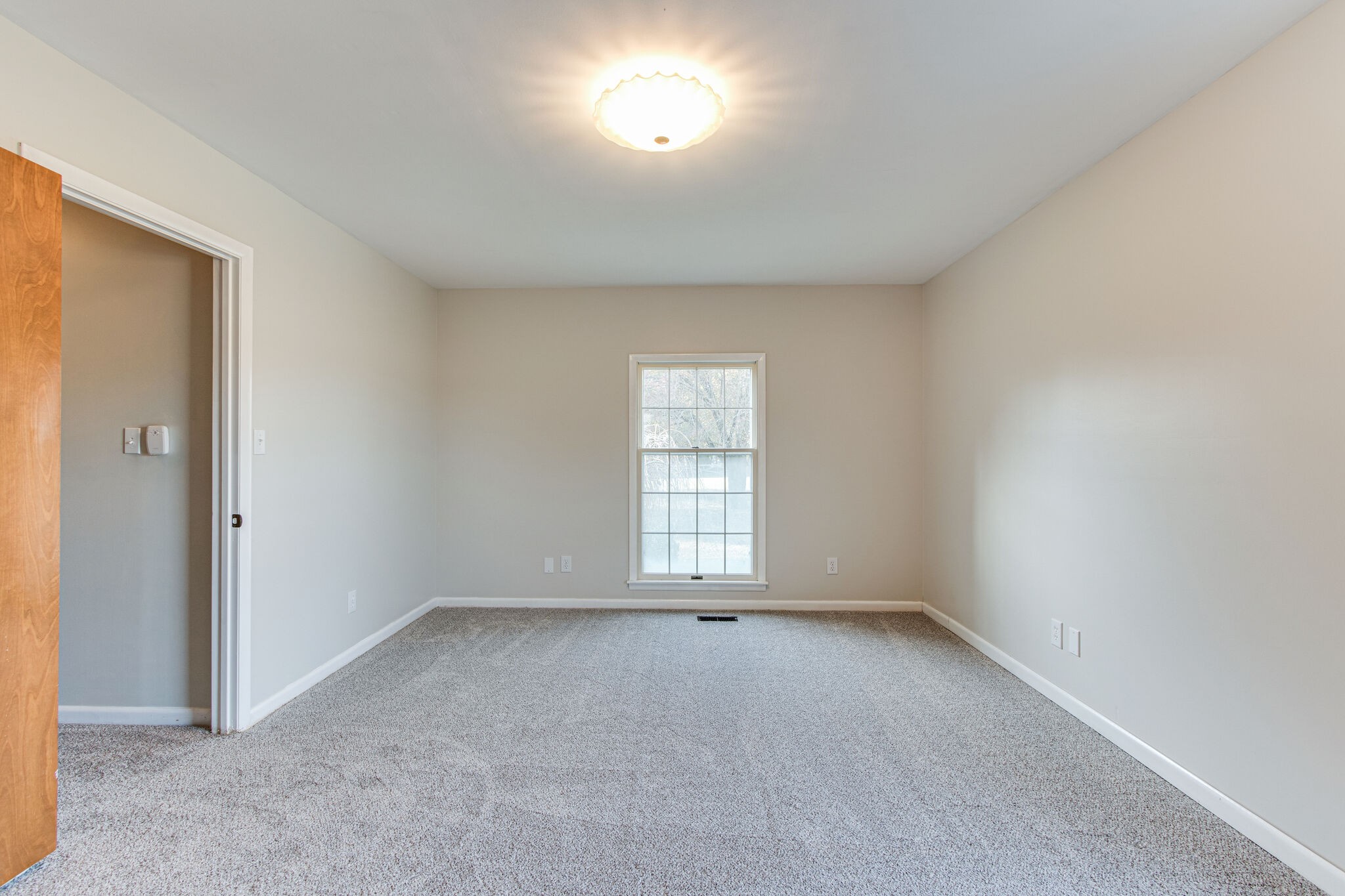 3083 Hickerson Road Manchester, TN 37355 - Photo 18 of 34 an empty room with a window