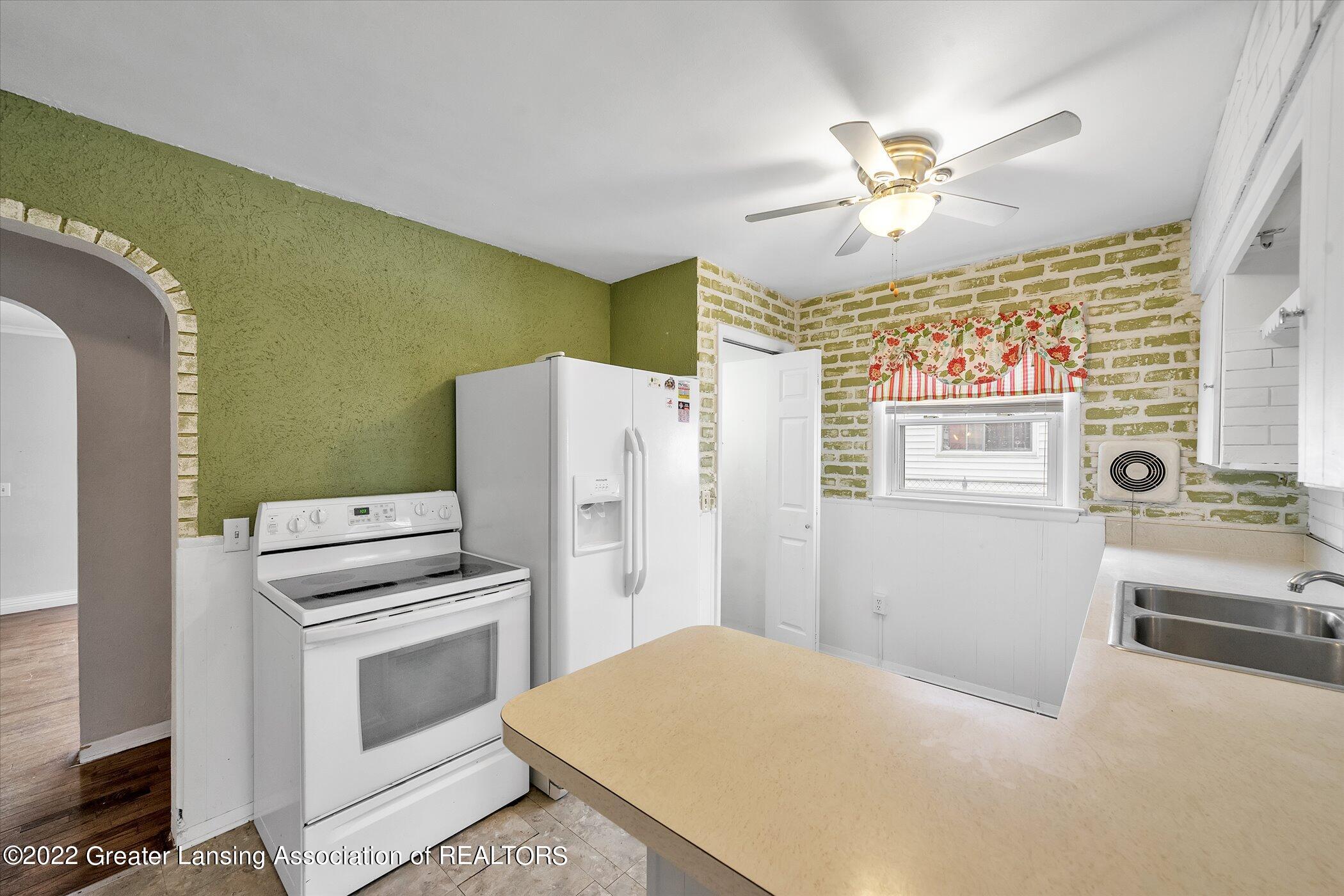 519 East Cavanaugh Road Lansing, MI 48910 - Photo 11 of 34 11-519-E-Cavanaugh-Rd-WindowStill-Real-E