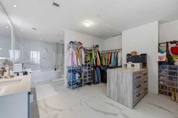 a view of livingroom with furniture