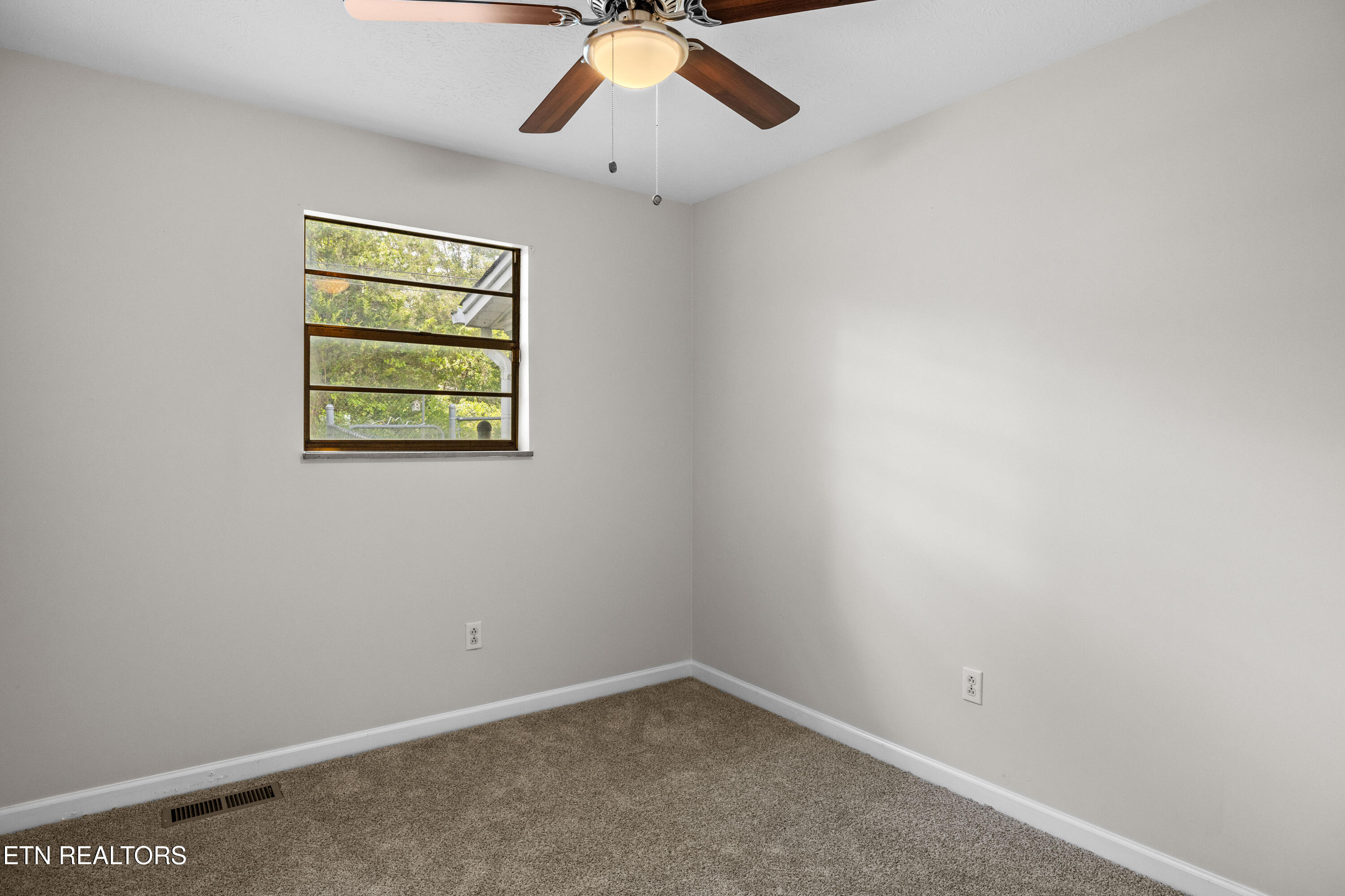 2320 Midway Road Kodak, TN 37764 - Photo 12 of 24 2320Midwayrd-11