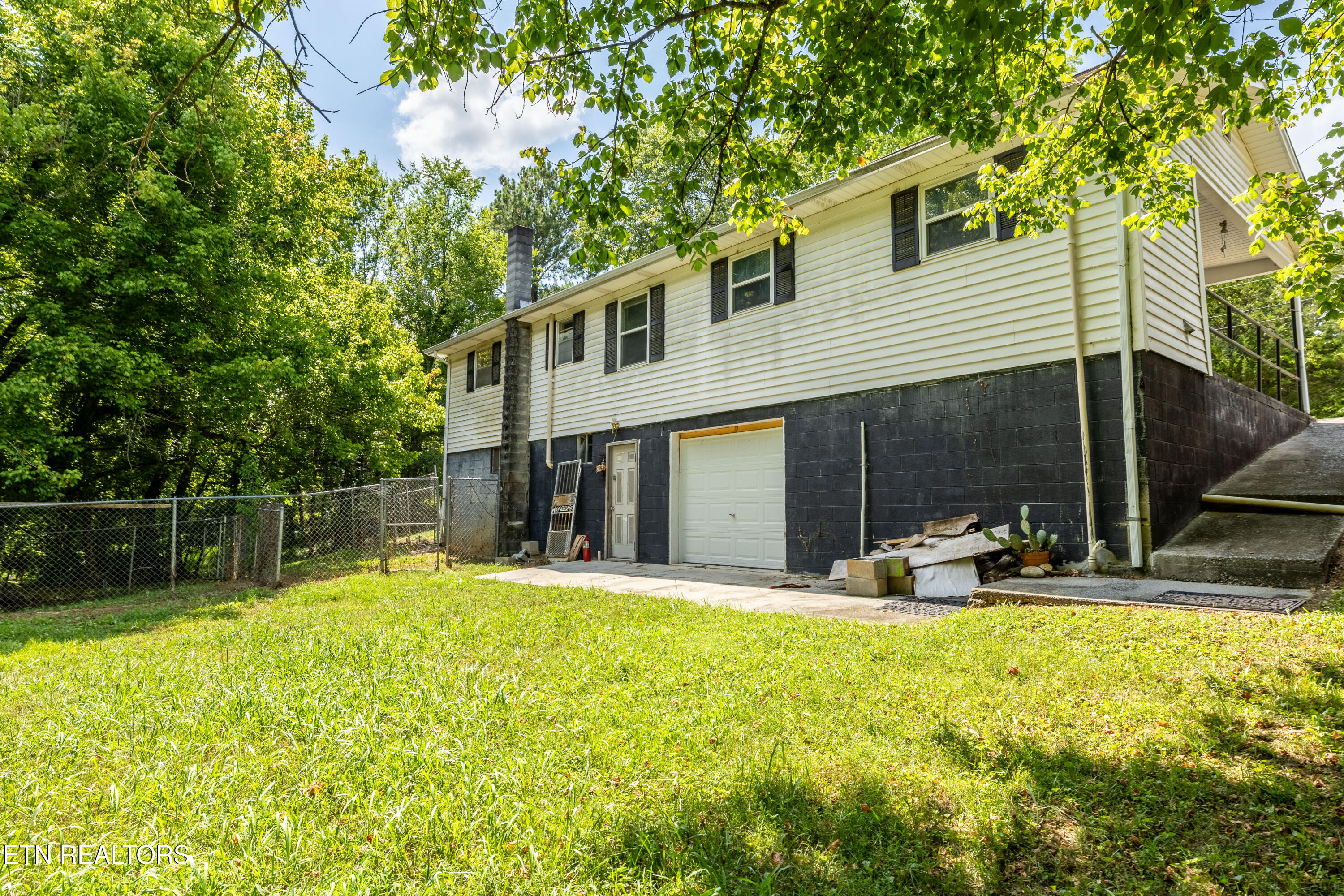 2320 Midway Road Kodak, TN 37764 - Photo 20 of 24 2320Midwayrd-19