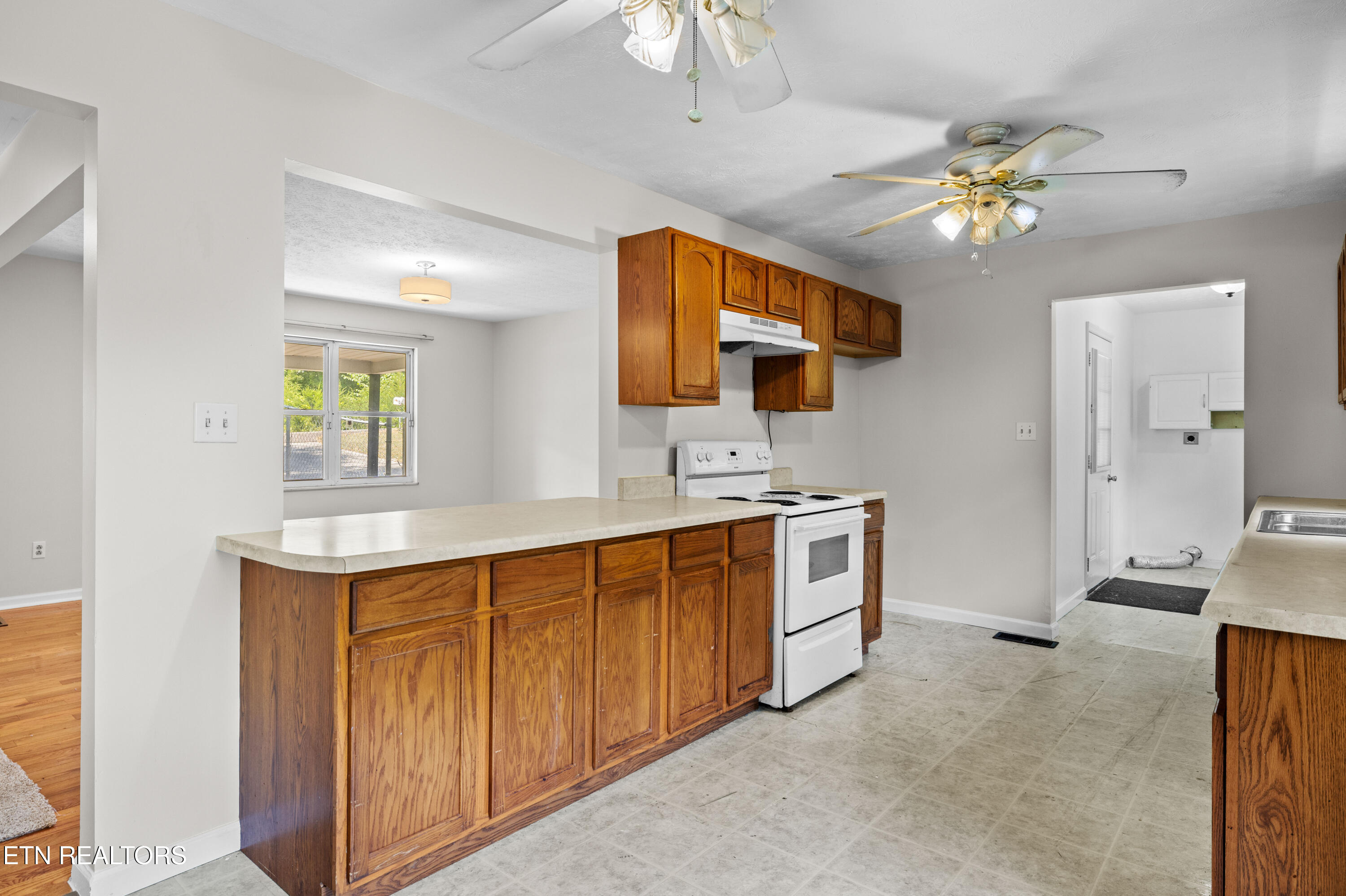 2320 Midway Road Kodak, TN 37764 - Photo 6 of 24 2320Midwayrd-5