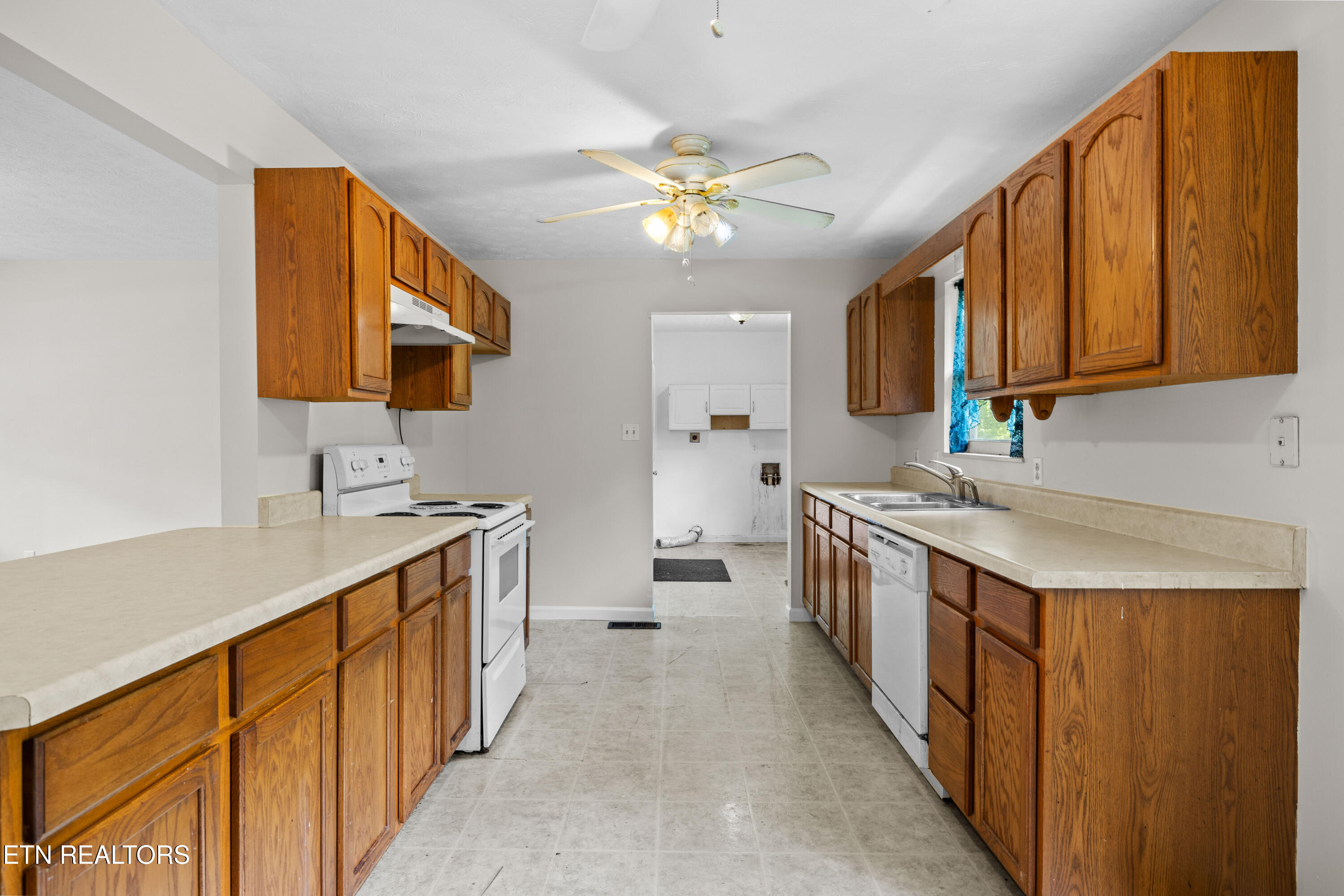 2320 Midway Road Kodak, TN 37764 - Photo 7 of 24 2320Midwayrd-6