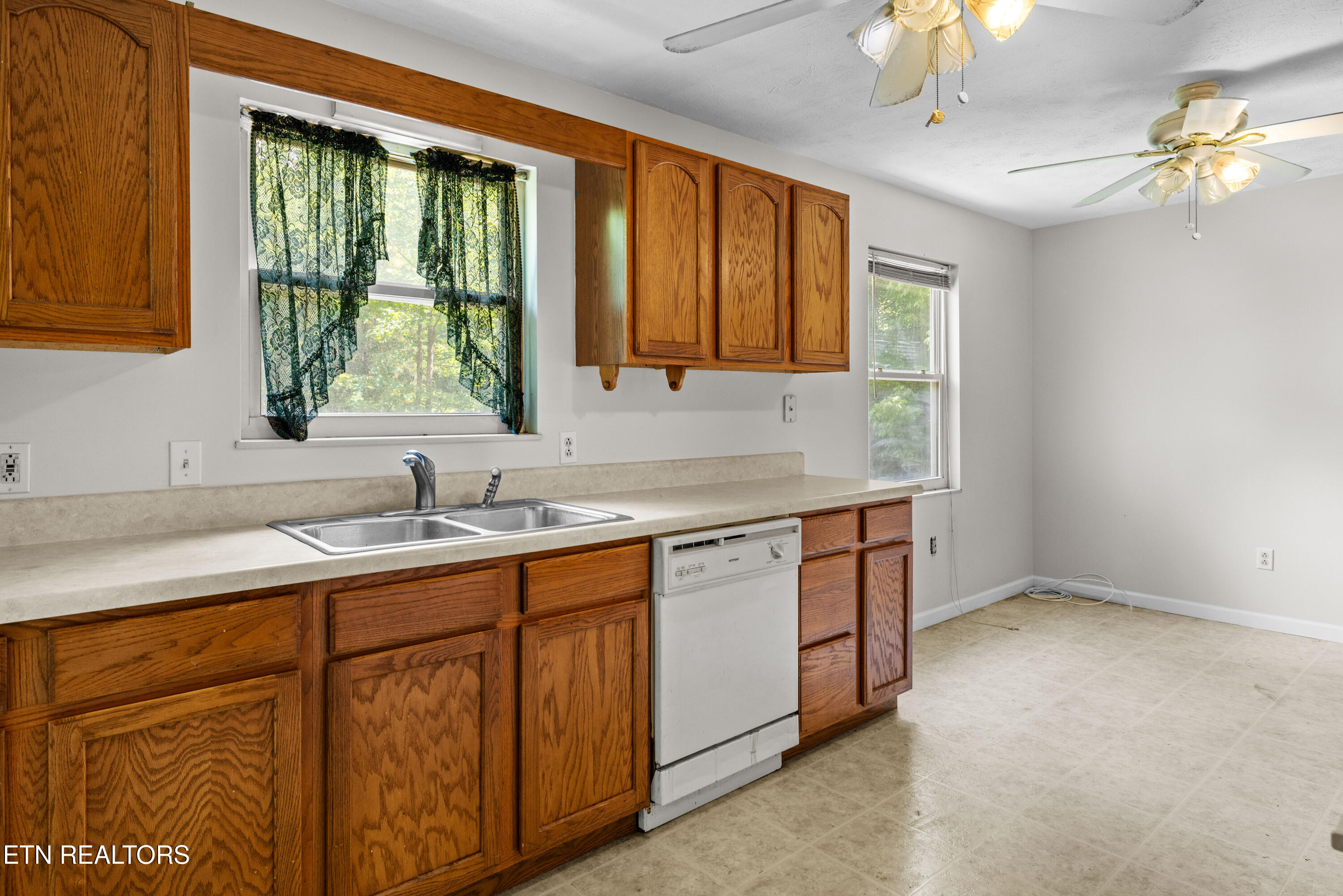 2320 Midway Road Kodak, TN 37764 - Photo 8 of 24 2320Midwayrd-7