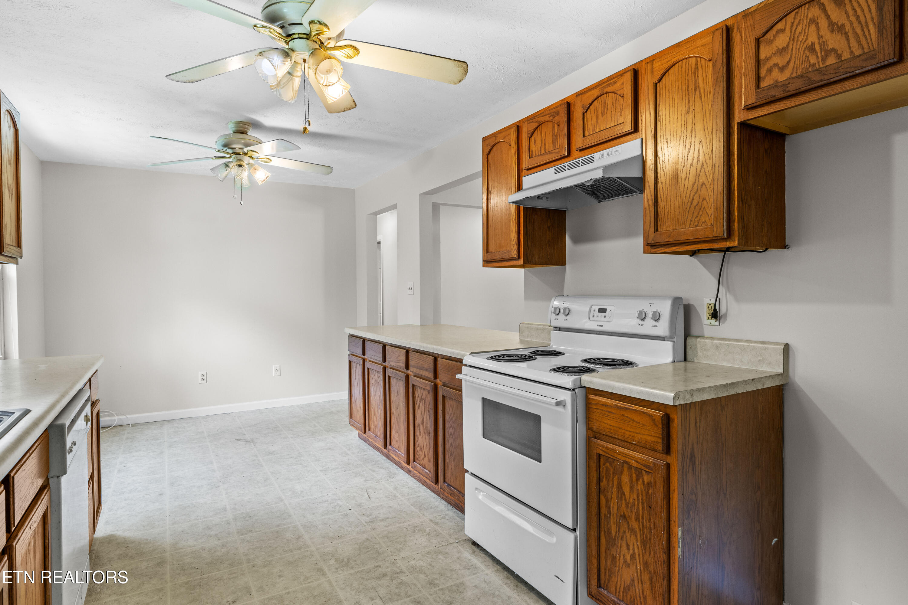 2320 Midway Road Kodak, TN 37764 - Photo 9 of 24 2320Midwayrd-8