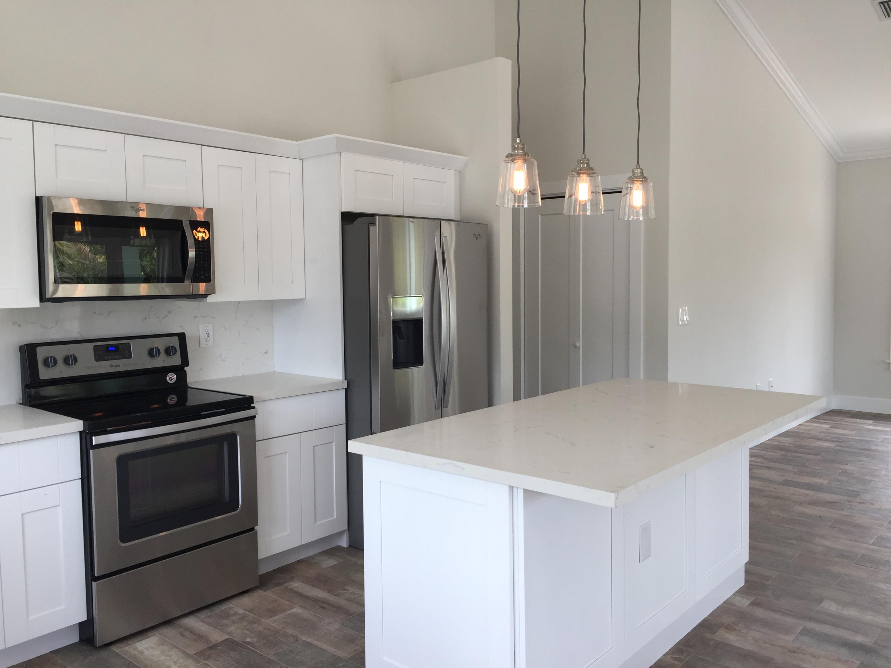 5 North End Road Key Largo, FL 33037 - Photo 12 of 33 Kitchen 4